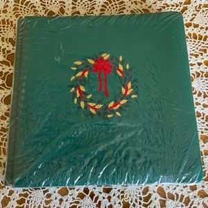 Creative Memories Premier Album - Christmas  With 15 12 x 12 Pages